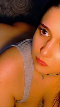 Cette camgirl est vraiment excitée