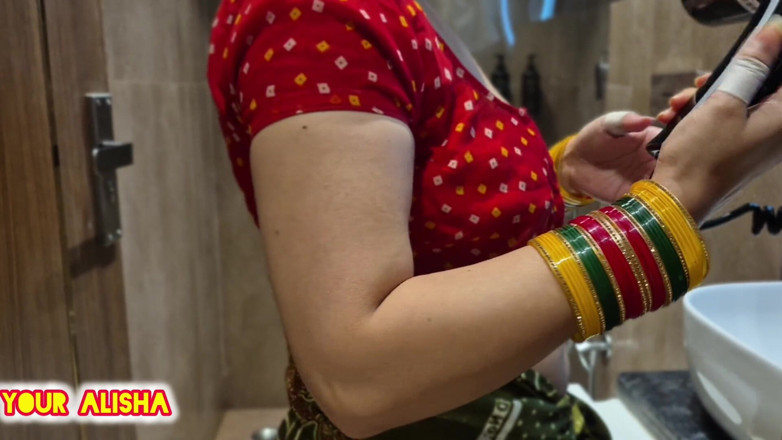 Your Alisha: Ho trovato Bhabhi nuda in bagno e la scopa