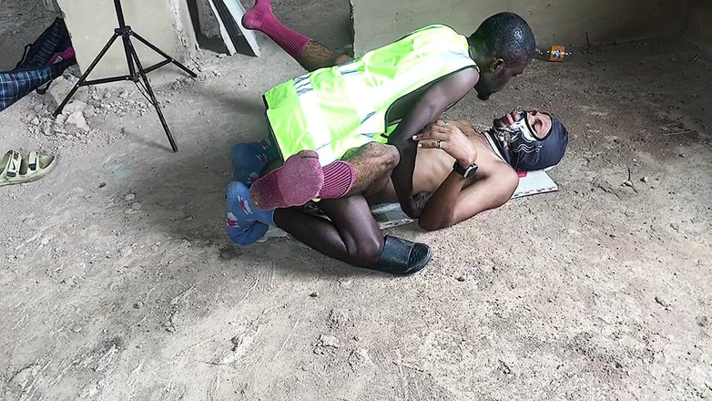 Sexydaddy: I ragazzi del villaggio di Toro africani sono stati filmati...