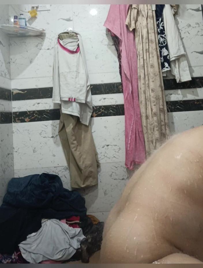 Priyahot77: Video Pembersihan Bilik Air Priya Bhabi