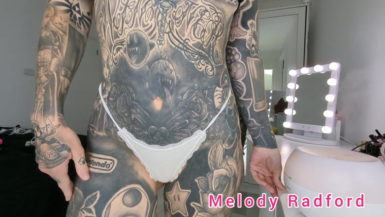 Melody Radford: Микробикини и Кружева G String примерка миниатюрной готесс-фитнес-спортзала милфы хентай Tatts Melody Radford