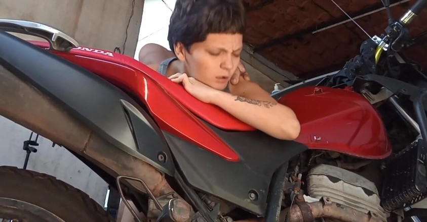 Sapatinha: I Had the Dyke Suck Me off in the Garage...