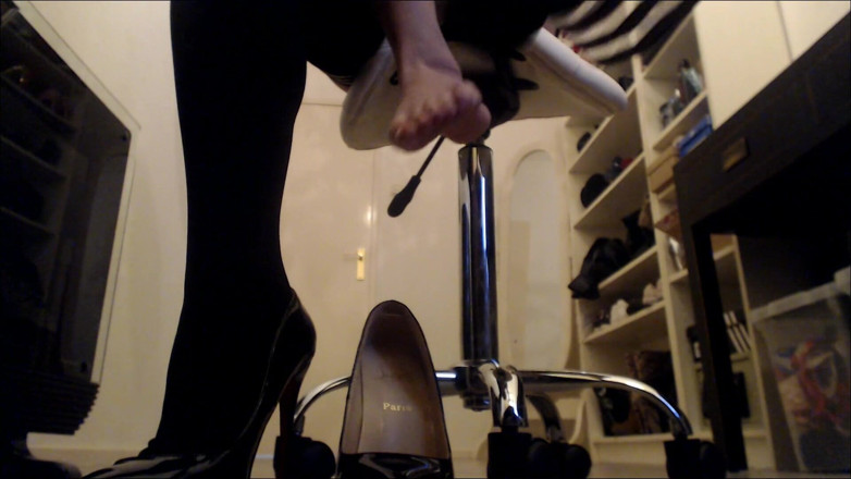 Inkeddutch: Louboutin'in çoraplı zayıflığı