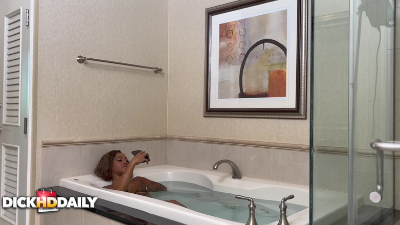 DICKHDDAILY: Bts - koupání Rande: Mena Carlisle