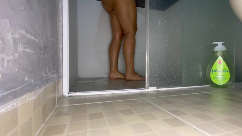 La Lucero Fetish: Sertai saya untuk mandi air panas