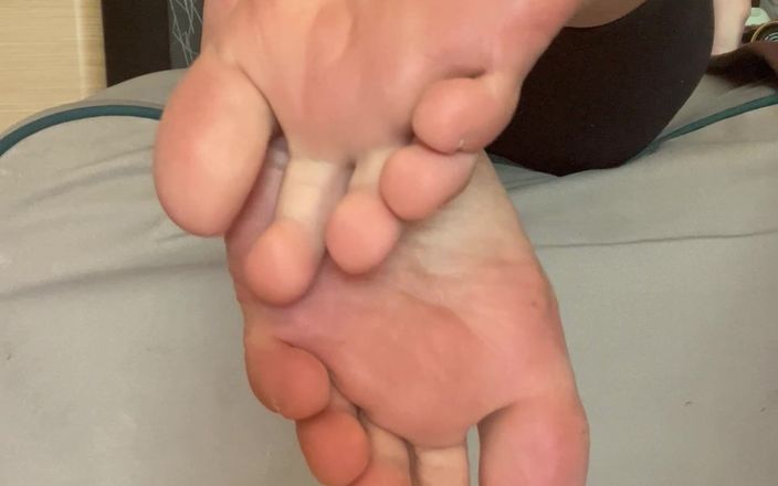Feet: Arată picioarele