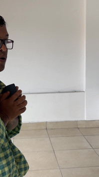 kulona laitina ek chhote se dhaarmik vyakti ko bahkaati hai jo use updesh dene ke lie uske paas jaata hai, lekin jab tak vah uska saara doodh prapt nahin kar leti, tab tak use kari mehanat se samaapt kar deti hai.