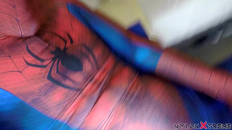 Nylon Xtreme: Suntingan semula - sudut pandangan pertama kamera Caroline De Jaie Star...