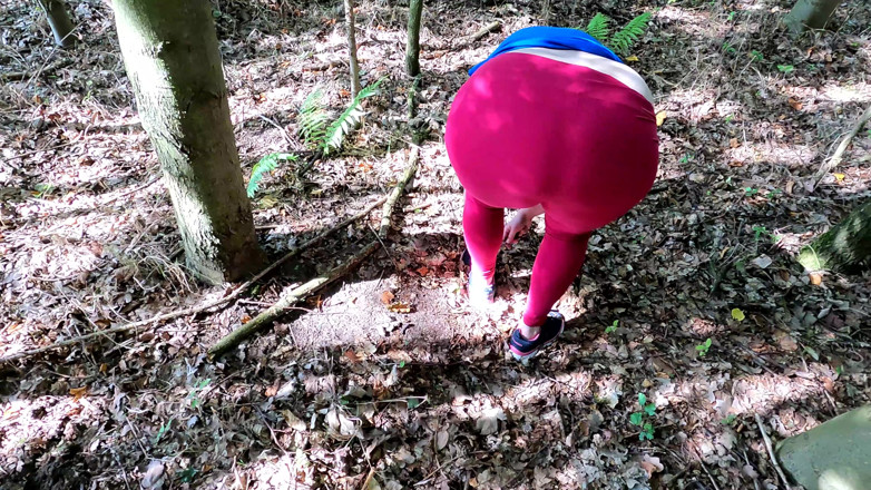 Bouncy Tits Action: Completely Naked in the Forest the Tits Beaten