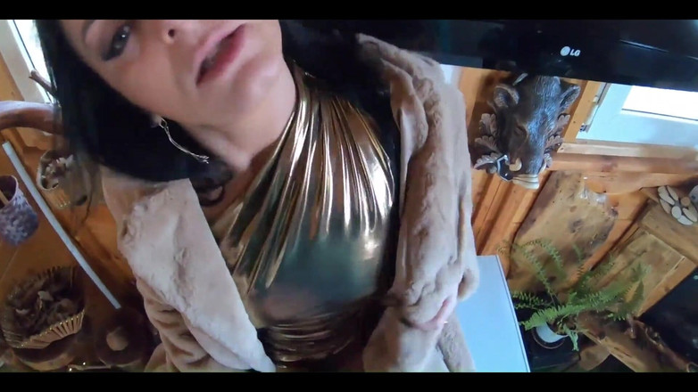 MilfyCalla: Blowjob fetish downjackets, kot bulu dan pakaian seksi 7