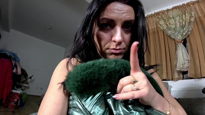 MilfyCalla: Shiny Downjacket Boobs Tease - Mantel Bengkak, Belahan Dada Dalam &amp; Tampang...