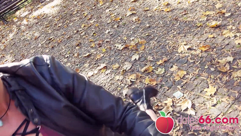 Dates66: İhtiyaç sahibi neredeyse sikişiyor Berlin'de parkta sikişiyor