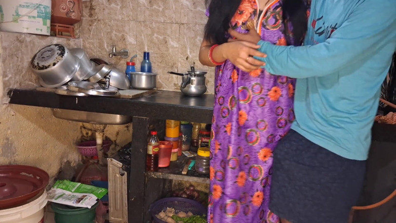 Shima kumari44: India del pueblo y cuñado follando duro en cocina xxx...