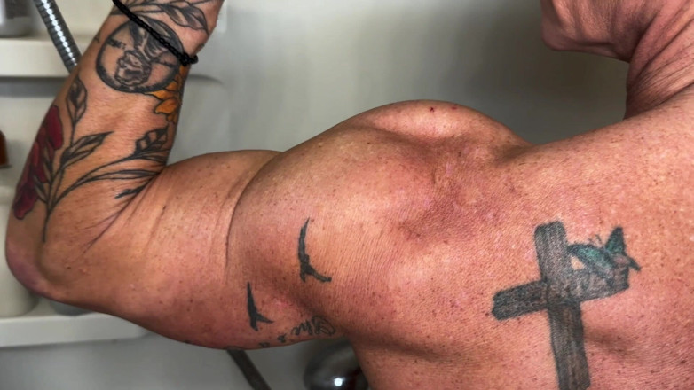 Kandylegsxxx: Shower Flex Fantasy: Kandy Flexes and Rips Her Tank Top