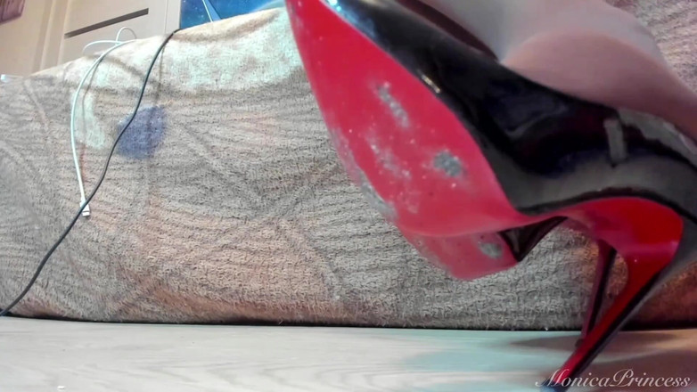 Princess Monica: Výcvik nožních otroků v silonkách a podpatcích - Živý přenos