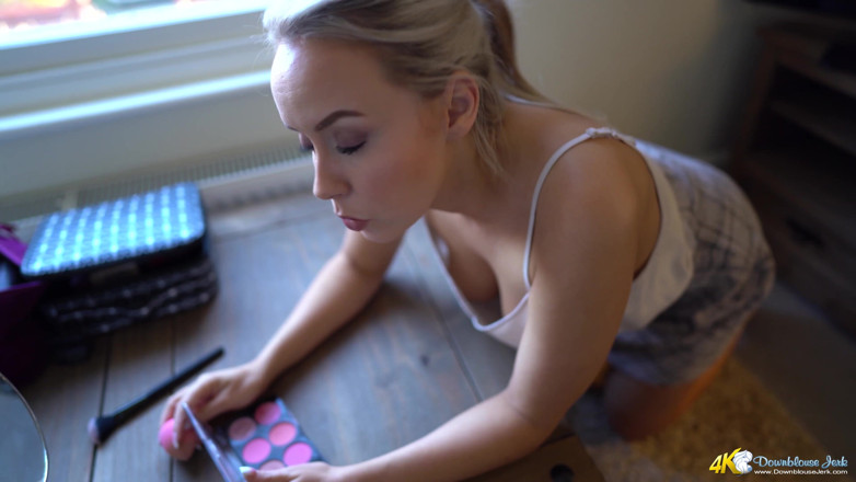 DownblouseJerk: Millie Fenton - Waiting for You!