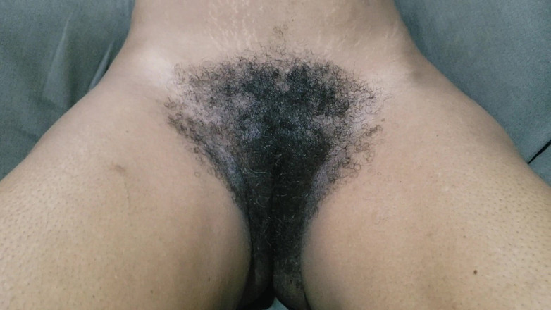 Lovemina: Неймовірна гаряча пизда мамки занадто сильно рухається, а її волохата більше разів!