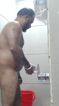 Lo spettacolo bagno nudo di hot daady