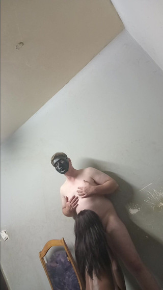 hothouse18xxx: Üvey Baba Siyah Üvey Kızını Ayakta Sikiyor Ve Dizlerinin Üstüne Çıkıyor Yarak Emiyor...