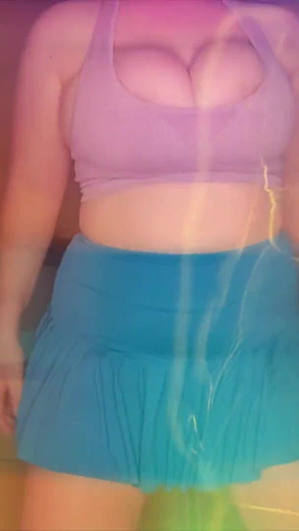 Shaking Those Boobs (JessieHH)