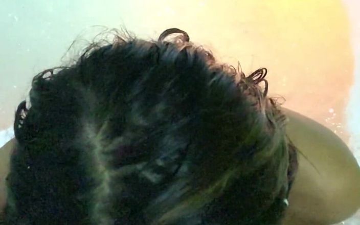 ScarlettKent: Cámara lenta extrema garganta profunda en un jacuzzi con mi...