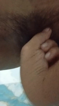 Uau..... Alguém vai me foder? Estou sozinha e entediada. Alguém, por favor, me fode.
