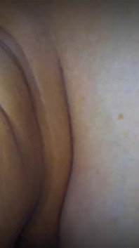 Minha meia-irmã sexy me permitiu brincar com seu corpo aberto, peitos e buceta