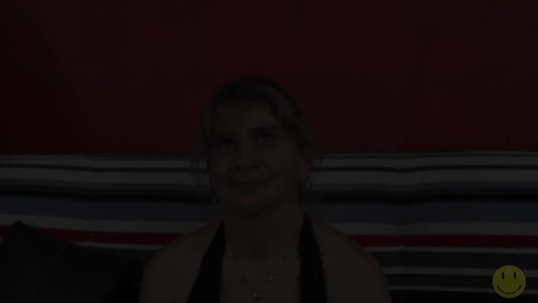 French Amateur Porn: Carole. baculatá swingerka chce, aby byly její díry naplněny