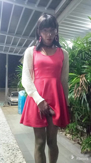 Menaiisd: Stříkání na veřejnosti