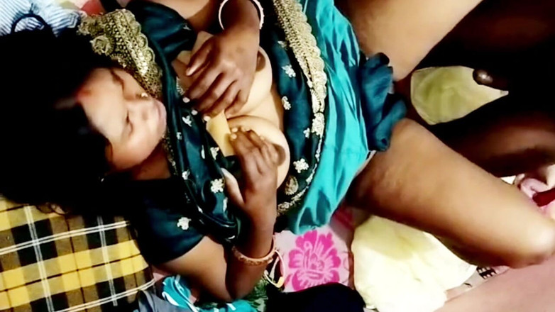 Busty mom: Indický bhabhi sex