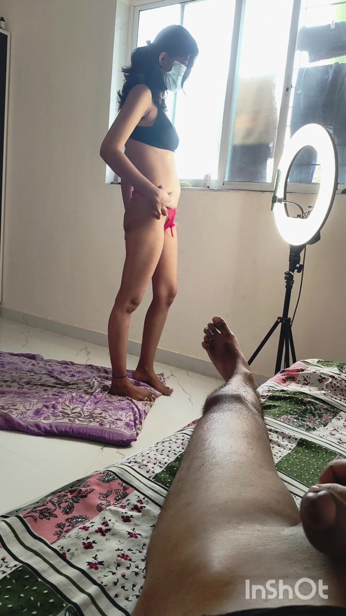 Desishycouple: 라이브하고 남편 자위하는 섹시한 바비 Shivani.