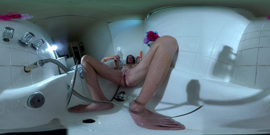 Lizzy Yum VR: Lizzy Yum VR September 2025 Bathing Dilating Masturbating #48