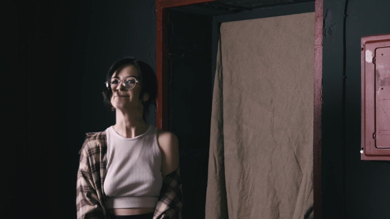 DPeggingD: Nerdy Girl Peggs Bartender