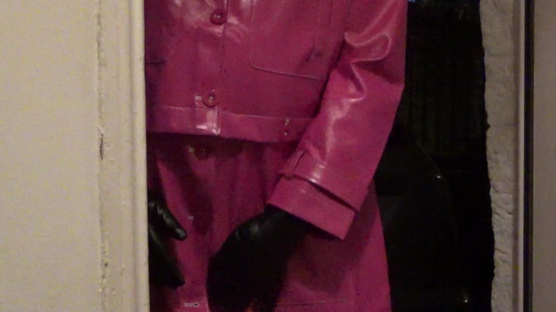 Leather Kirsten: Мастурбирую в коже