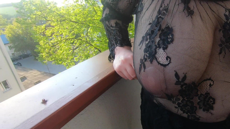 Lingerie Review: Provando le camicette filtranti senza censure