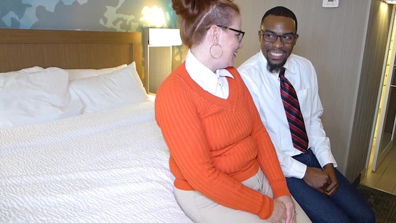 Major Plump: MILF berambut merah nerd meneroka fantasi zakar hitam besarnya