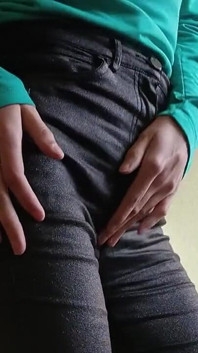 Kaltak öğrenci henüz kimse yokken coğrafya ofisinde mastürbasyon yapıyor