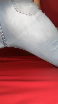 Ass Jeans dokuczanie, siusiu w dżinsach