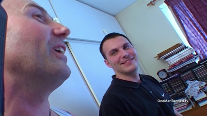 One Man Banned: 彼の妻が見知らぬ男に犯されているのを見てから参加する