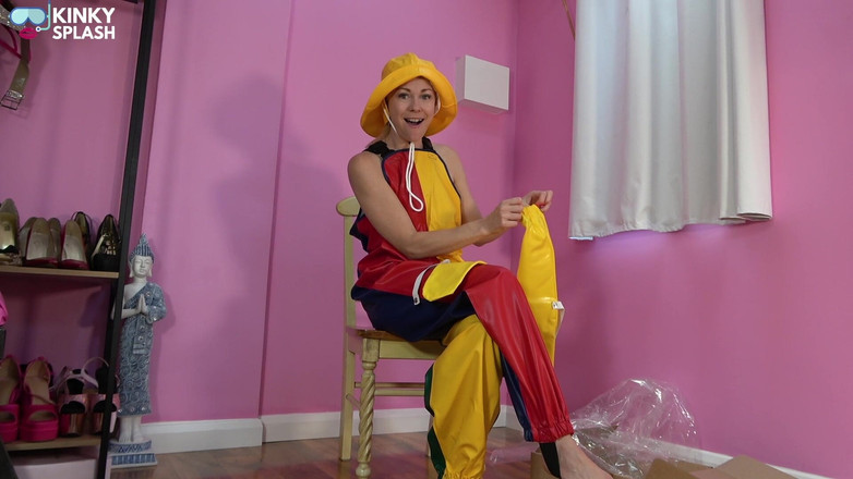 UKCuteGirl: Farmerrain rainwear unbox - vinyl pinafores, southwest, Mittens &amp; fantasi becek