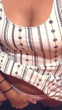 Desi sexy mädchen masturbiert und kommt in einem badezimmer