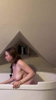 Desnudo en el baño