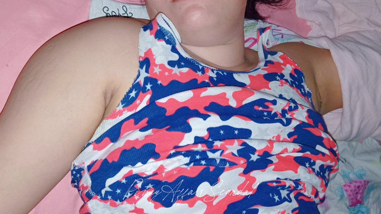 TeenPinayCloseUp: Una filippina grossa e grandi tette ama scopare duro