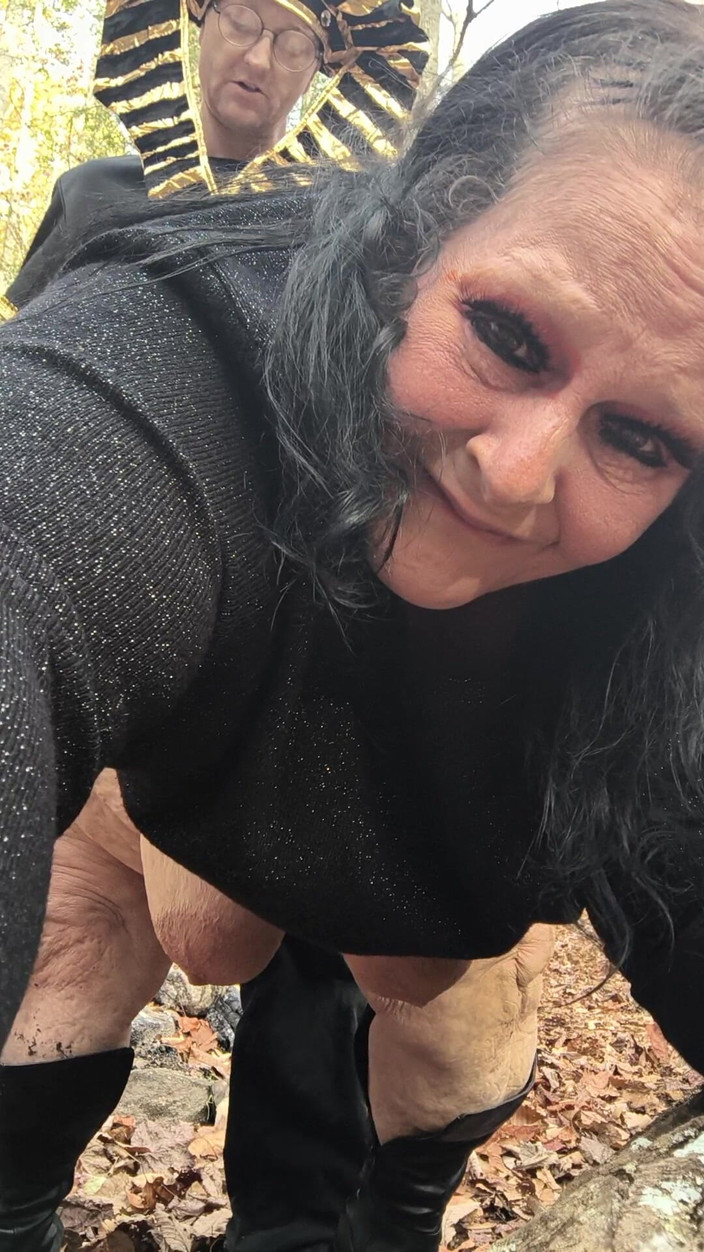 HerculesnVENUS: Lap dance en el bosque tiene su polla dura