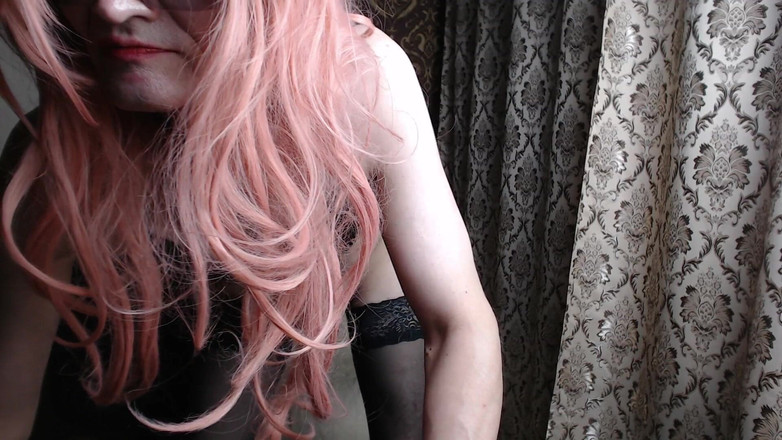 violet_bisex: 全裸の淫行者がゲストとおしゃべりに姿を現す