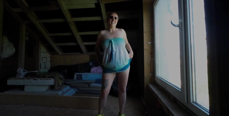 Emma_Alex: Siamo arrivati nel villaggio per visitare i nostri genitori e...