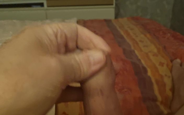 Pellefnatt: Meu amigo adora brincar com seu pau quando eu assisto.