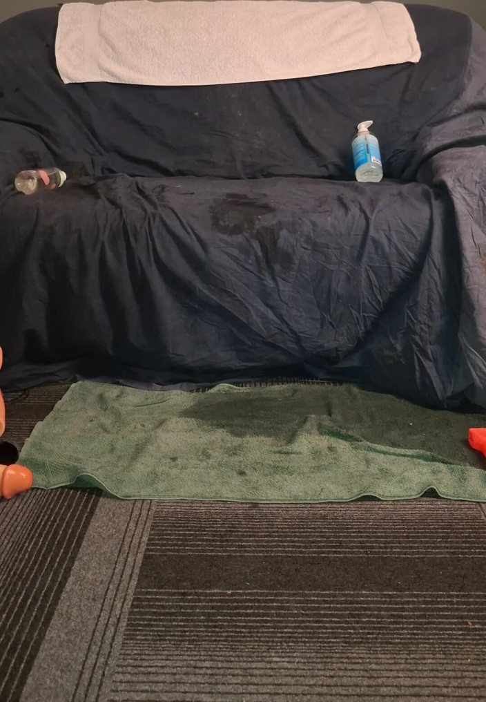NoFace Twink X: Sexy gay twink jezdí na několika obrovských robertcích a má...