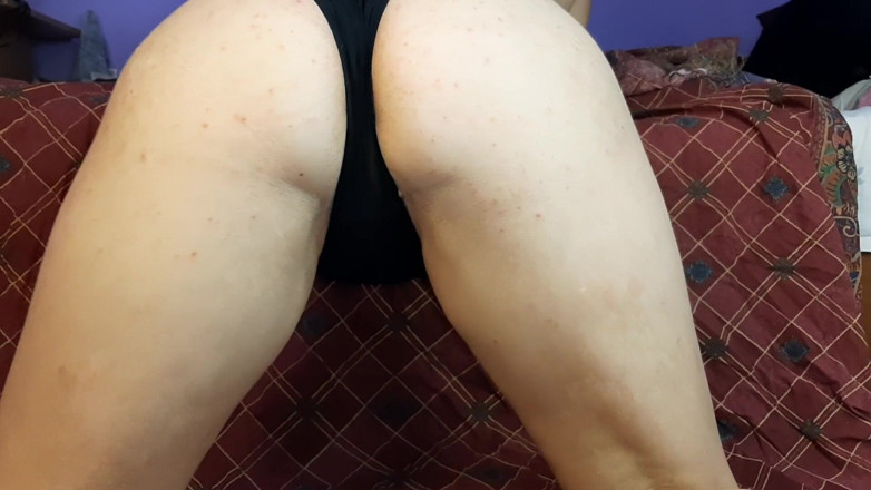 LizAngel: Thủ dâm và đi tiểu