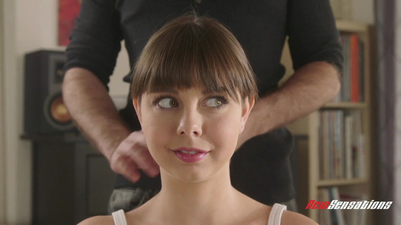 New Sensations: Teen Shae è una piccola troia dura